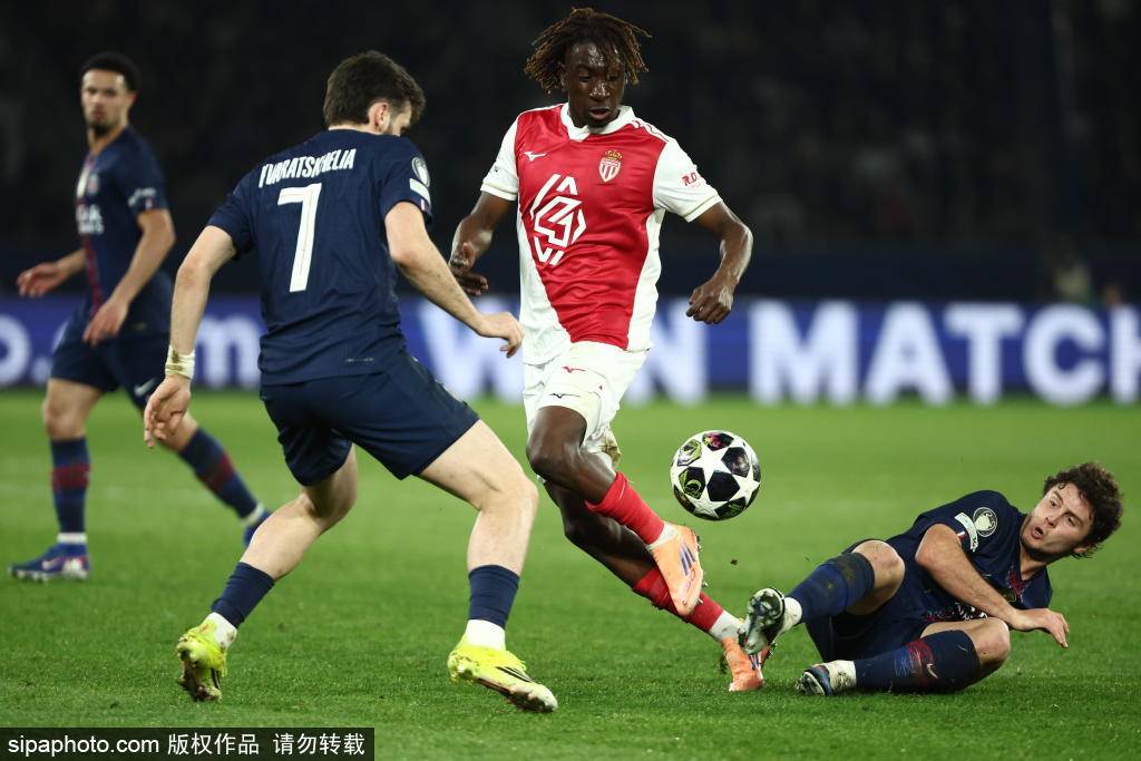 阿尔内·斯洛特力挺切尔西：5-2惨败巴黎圣日耳曼背后的真相与争议